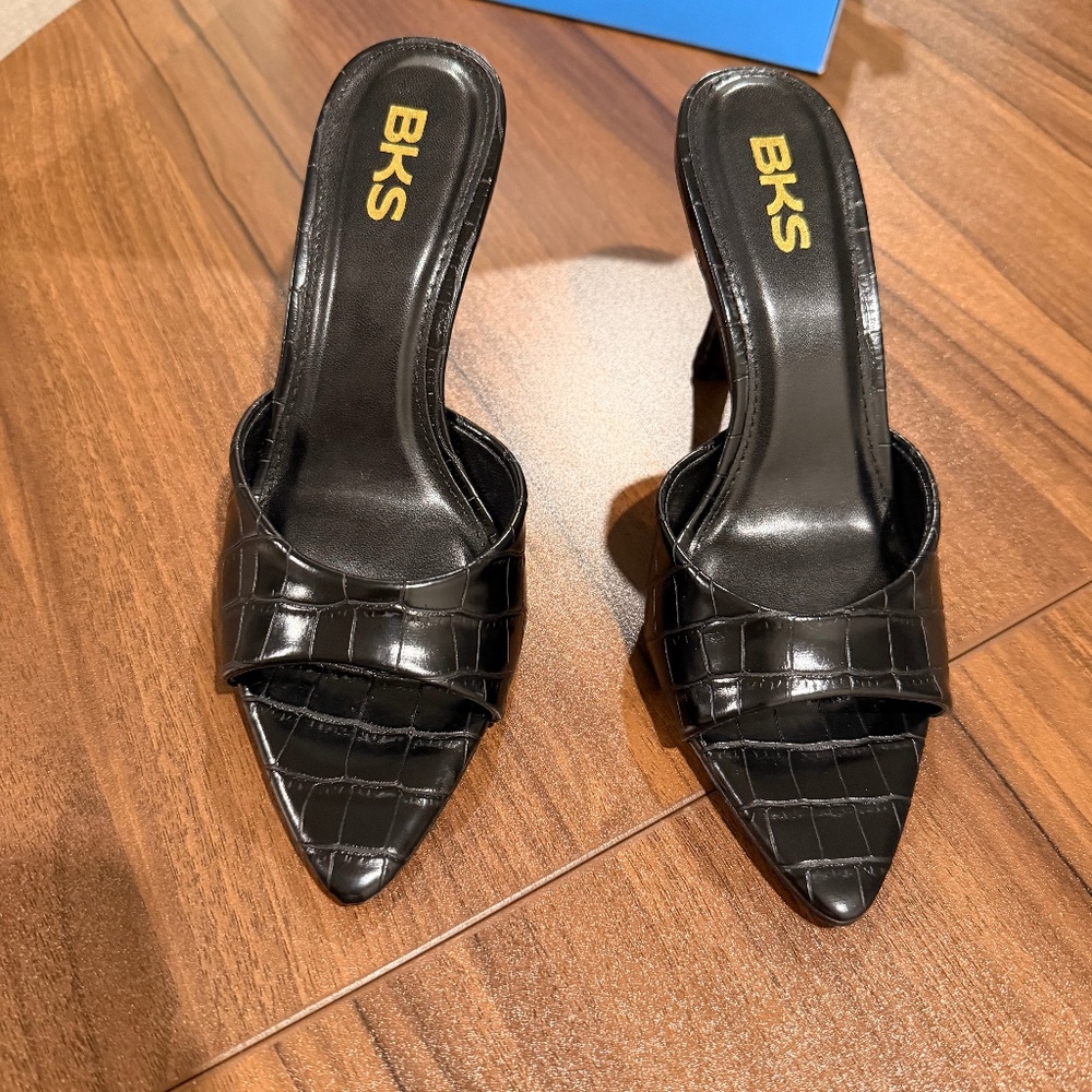 Kitten heels black